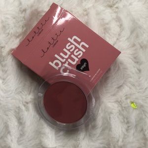 AVAILABLE IN MYSTERY BOX ~ blush crush compact